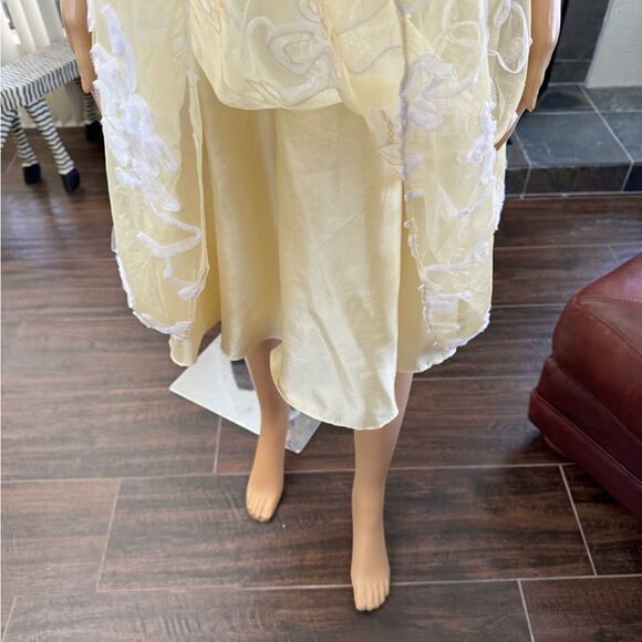 Masquerade mesh dress with 3-D floral appliqué spaghetti straps Size 9/10 EUC - Picture 5 of 16